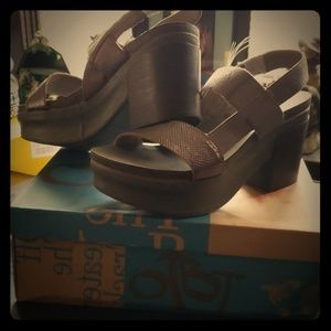 Chunky sandals